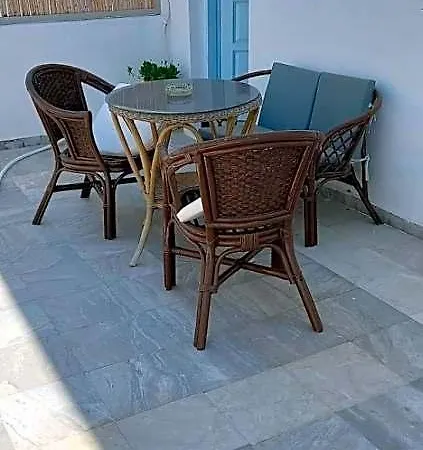 Dimitris 2* Perissa (Santorini)